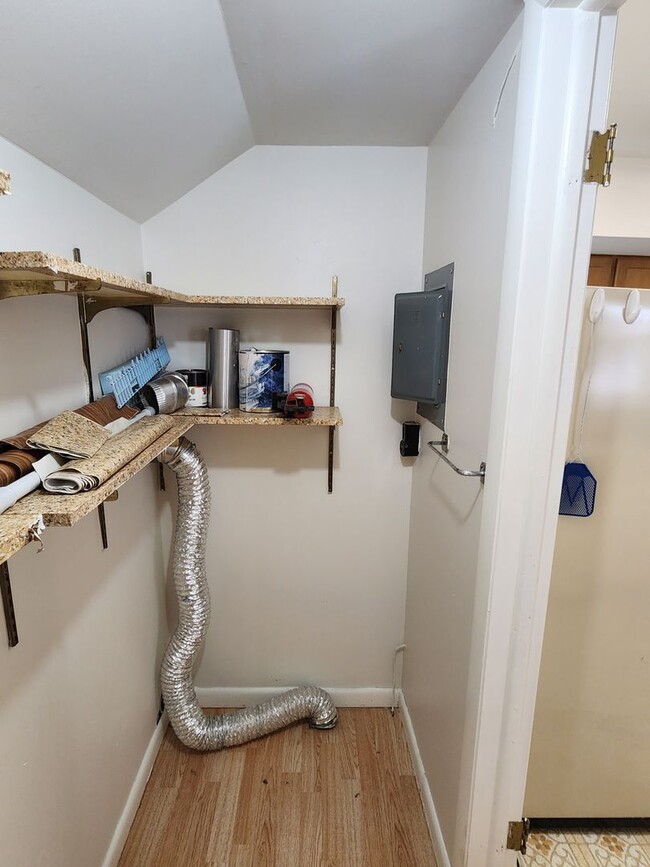 Building Photo - 14 S 3rd St E