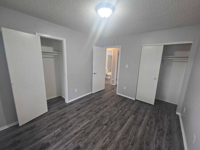 Building Photo - 321 S Murray Blvd