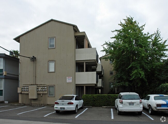 Building Photo - 733 E 15th Ave