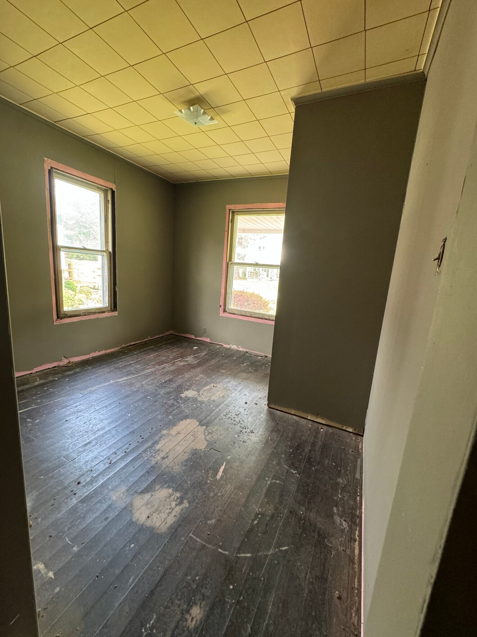 Building Photo - 1001 N 13th St