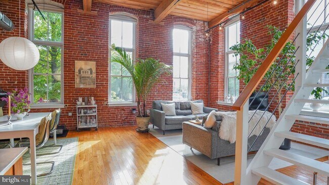 Building Photo - 2551 Trenton Ave