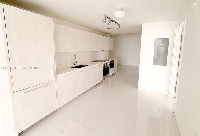 Building Photo - 501 NE 31st St