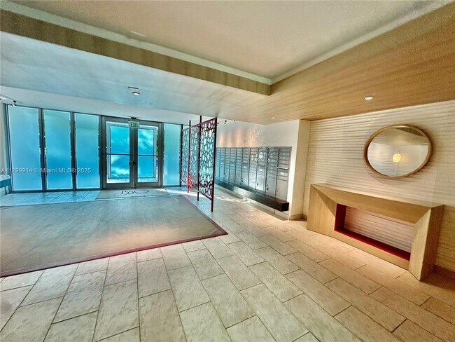 Building Photo - 1550 Brickell Ave