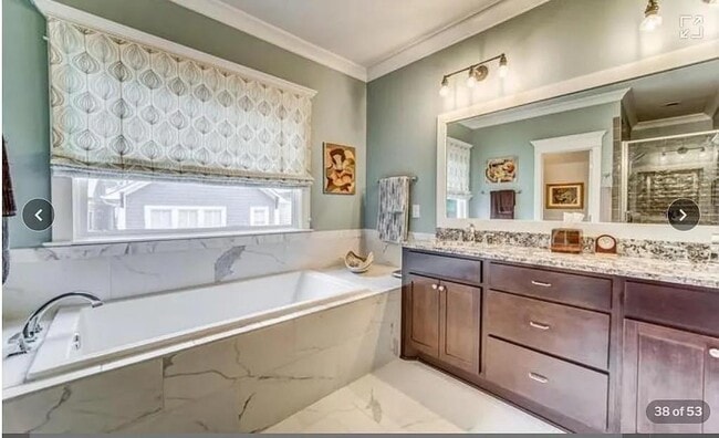 Building Photo - 830 Grove Bnd