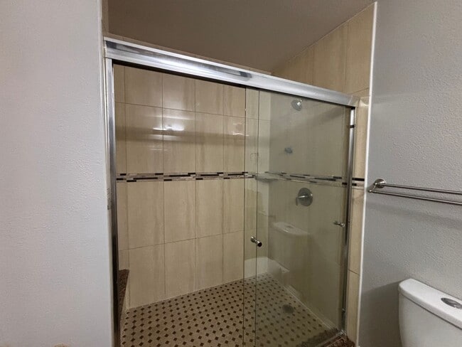 Building Photo - ***$500 Off the first months rent If you apply before the end of the January**** Beautiful and up...