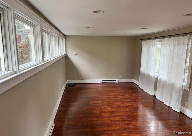 Building Photo - 1072 Ridgedale Ave