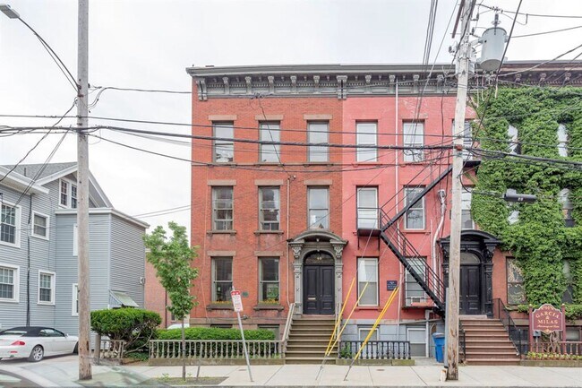 Building Photo - 40 Trumbull St