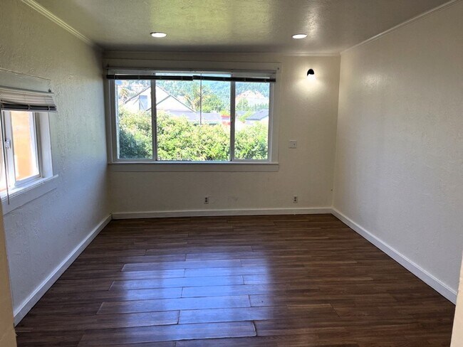 Building Photo - (OTM)520-528 Wildwood [PRM: Renee] 2026-02-10