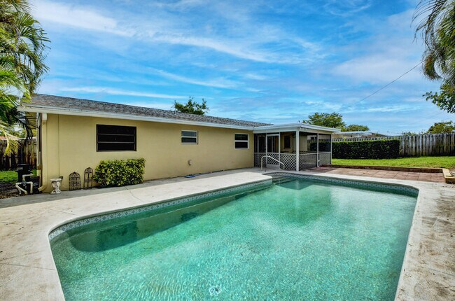 Building Photo - 4163 NW 2nd Ct