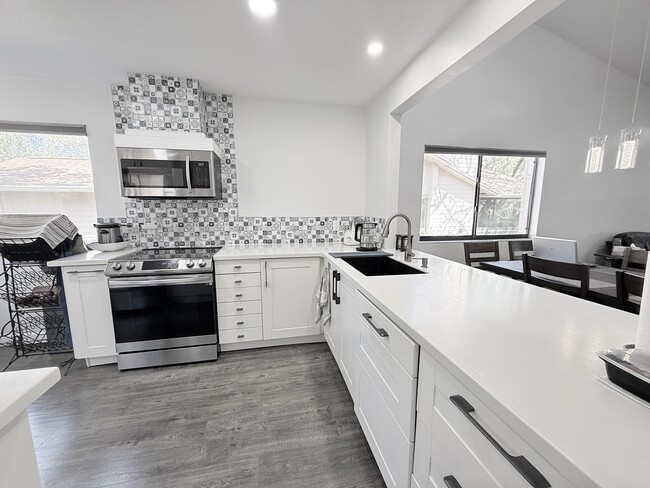 Building Photo - 417 Evesham Pl