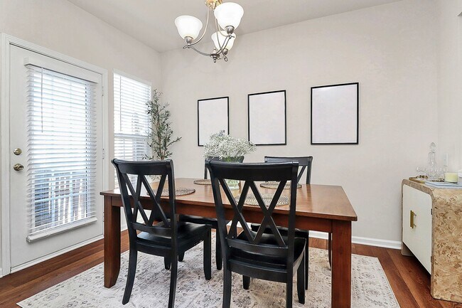 Building Photo - South Park Townhome for Rent!