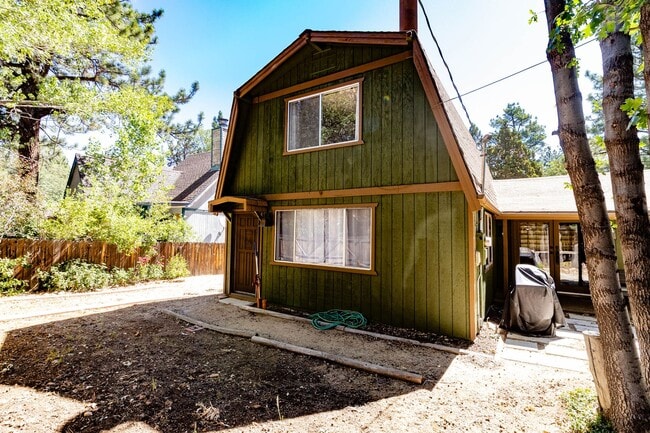 Building Photo - Cute Spacious Gambrel in Sugarloaf with Garage