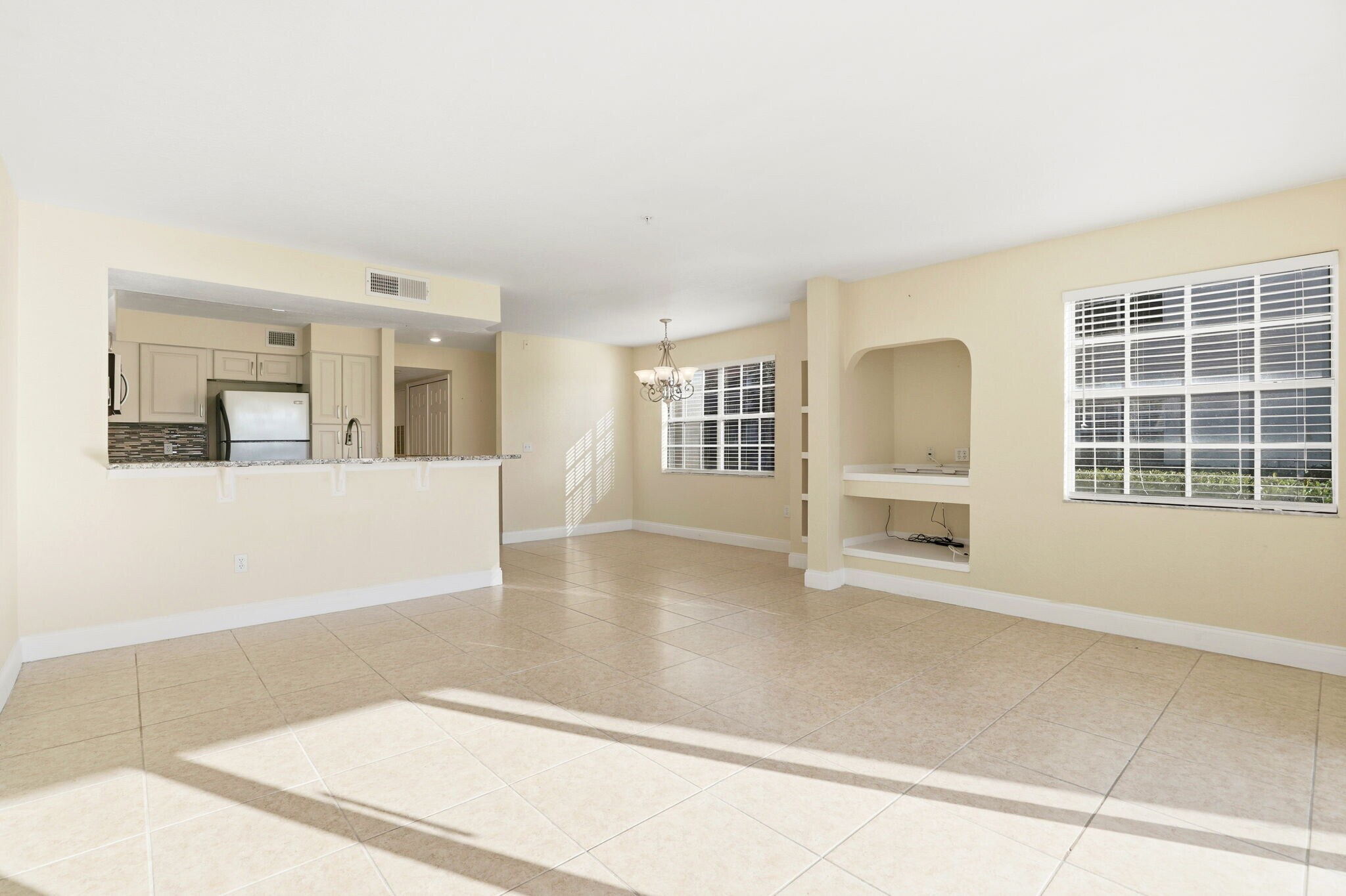 Building Photo - 13839 Fairway Island Dr