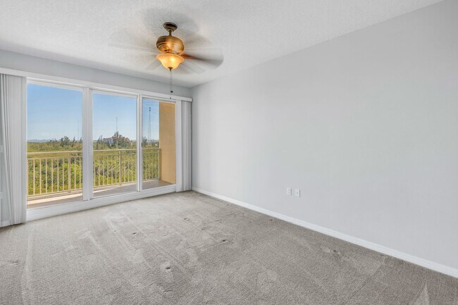 Building Photo - WATER VIEW CONDO 2/2 #714