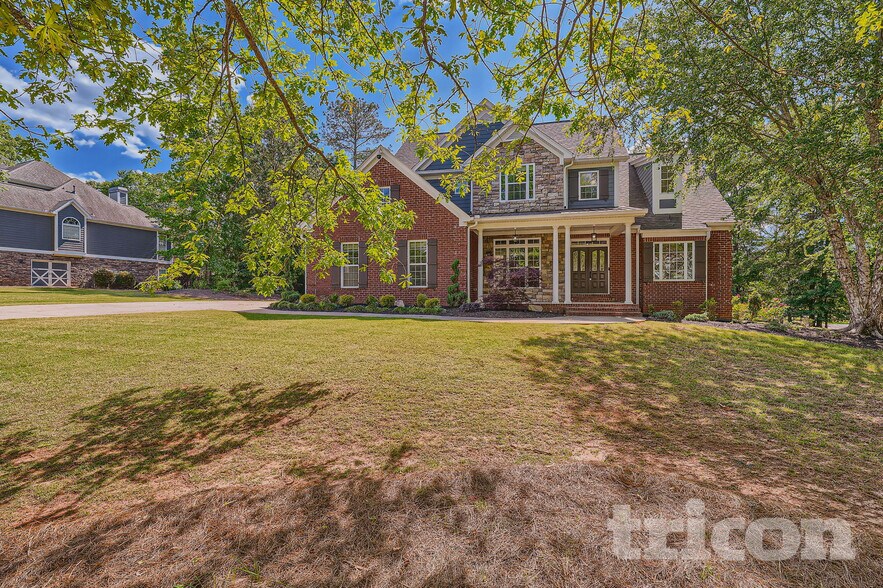 Building Photo - 300 Fallstone Path