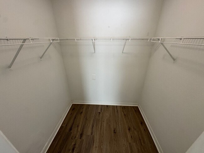 Building Photo - Spacious 4-Bedroom Home with 3 Full Baths in Whispering Trails – Pet Friendly!