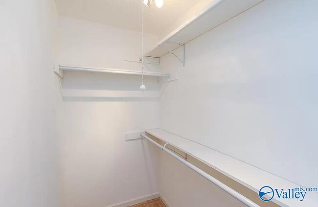 Building Photo - 207 Mountain Ridge Dr SE