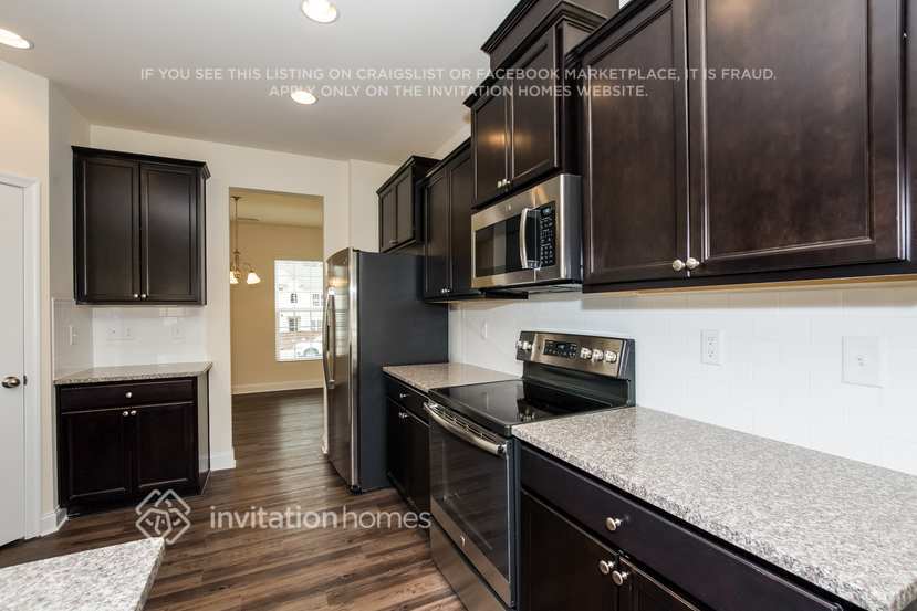 Building Photo - 131 Sassafras Rd