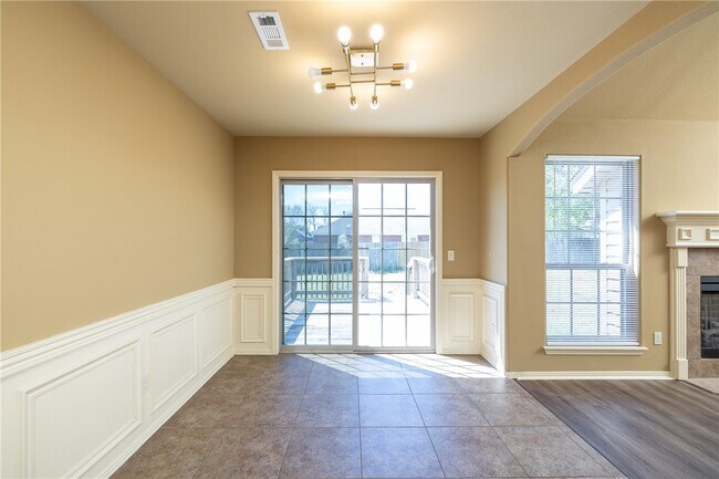 Building Photo - 515 Liem Cir