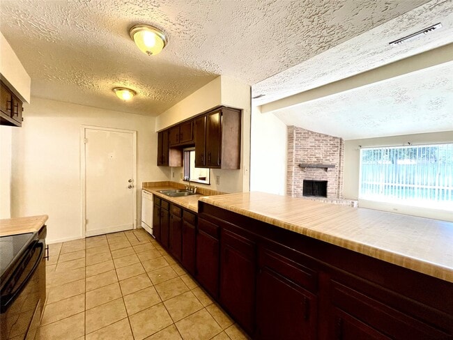 Building Photo - 4502 Mossygate Dr