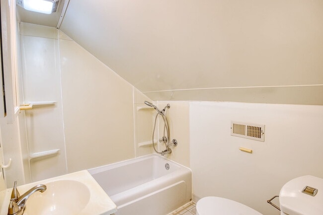 Building Photo - 2423 Shafer St