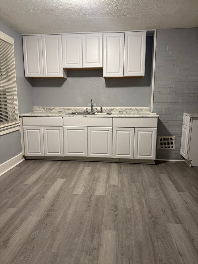 Building Photo - 440 5th St