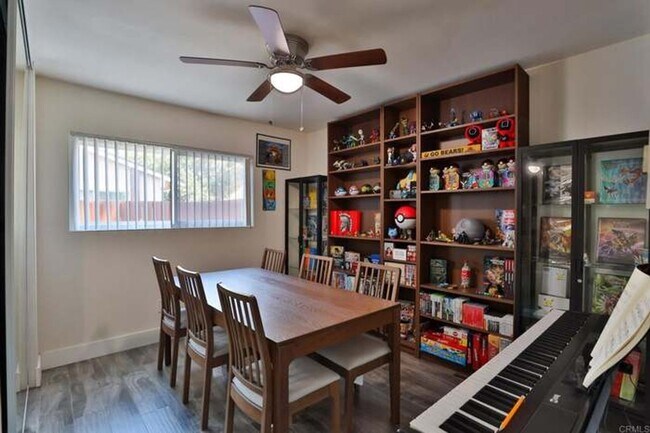 Building Photo - Single Story Condo
