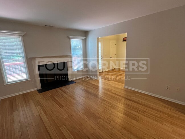 Building Photo - Beautful 2 Bedroom 2.5 Bath Townhouse