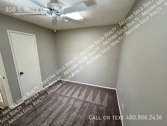 Building Photo - 850 S River Dr