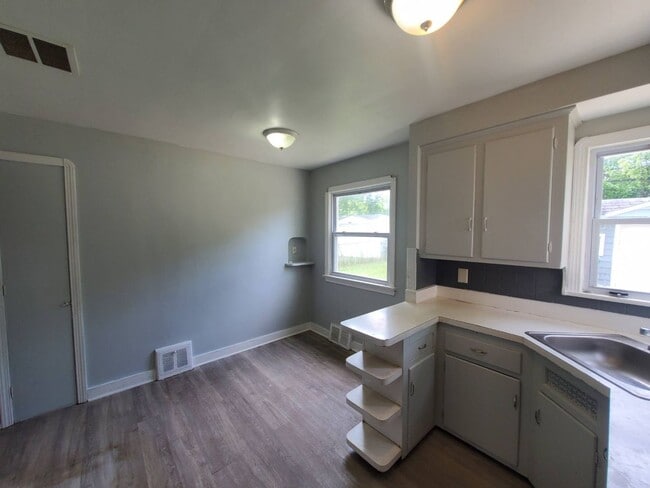 Building Photo - 16108 Edgewood Ave