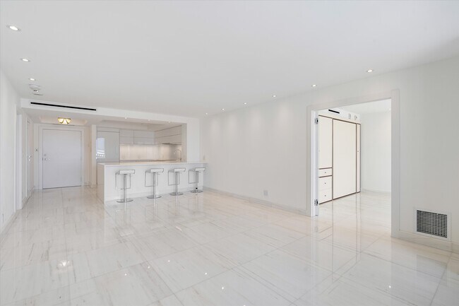 Building Photo - 2200 S Ocean Ln