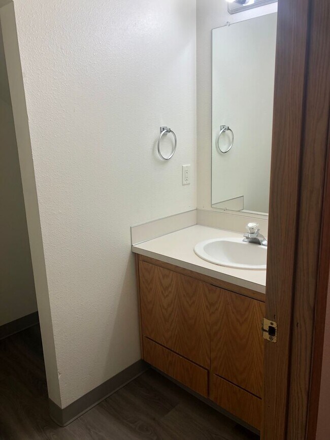 Building Photo - 226 S 59th St