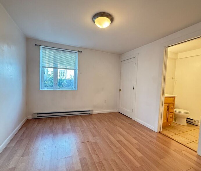 Building Photo - 43 May St