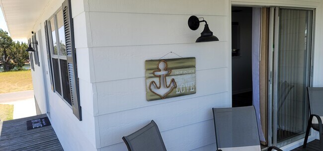 Building Photo - 3393 Poinsettia Dr