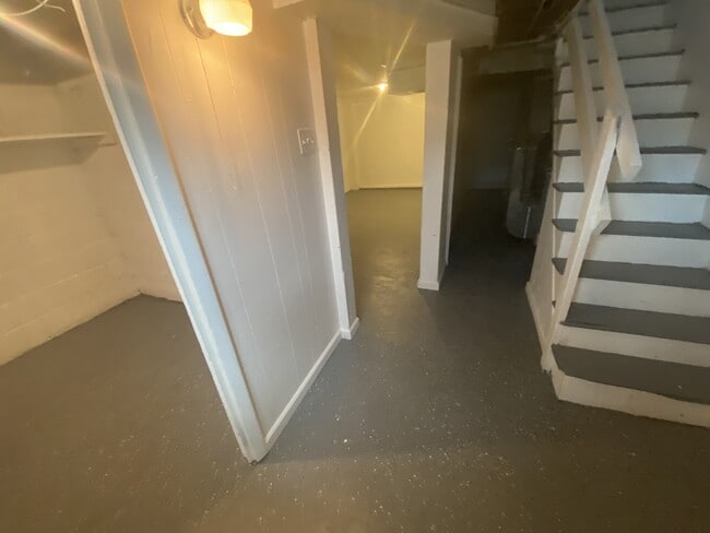 Building Photo - 562 Raritan St