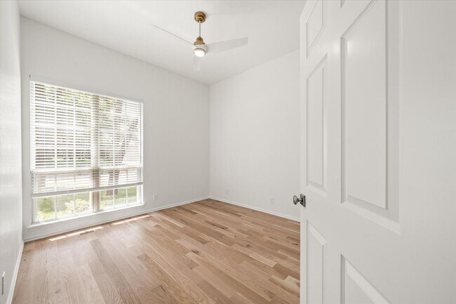 Building Photo - 124 N Crosstimber Trail
