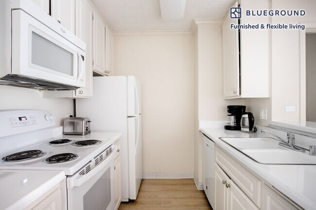 Building Photo - 4025 Via Marina