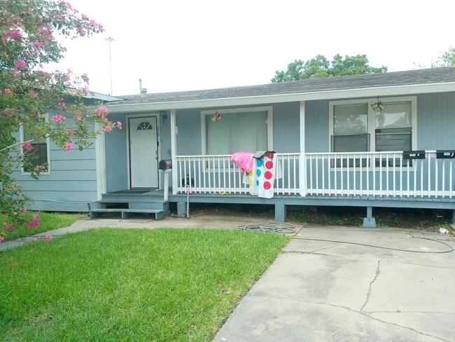 Primary Photo - 2701 Nemec St