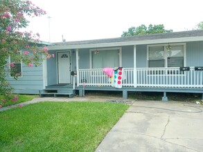 Building Photo - 2701 Nemec St