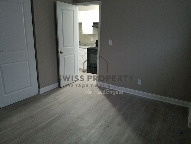 Building Photo - 2485 Deming Ave