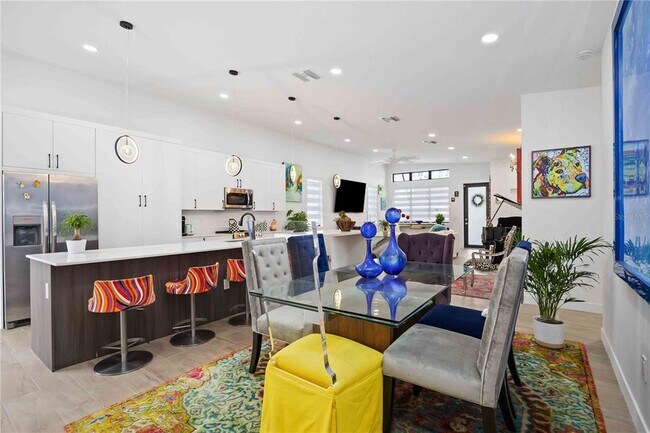 Building Photo - 7520 N Coolidge Ave