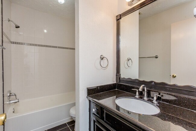 Building Photo - 1534 Vickery Dr