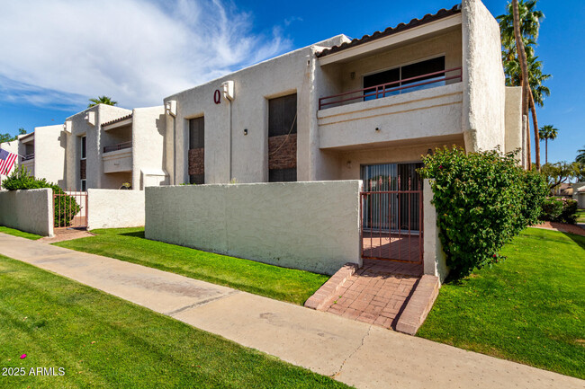 Building Photo - 7350 N Vía Paseo Del Sur