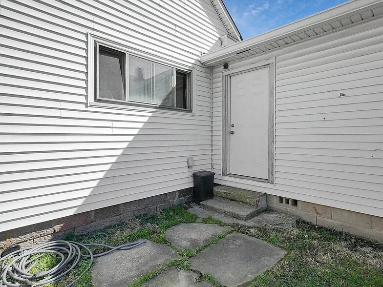 Building Photo - 193 Central Ave