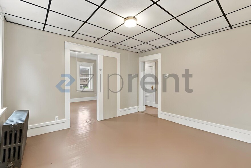 Building Photo - Unit