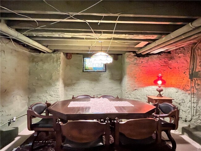 Building Photo - 42 Lake St