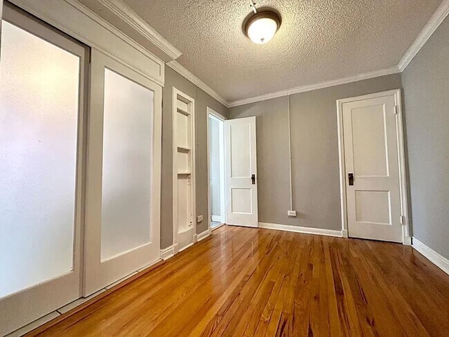 Building Photo - Beautiful 2 Bedroom-2 Bath Condo- Close to...