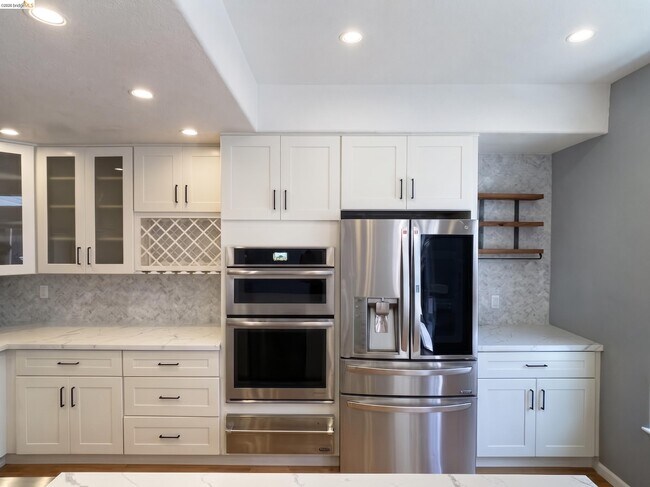 Building Photo - 70 Seabreeze Dr