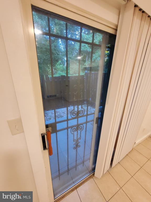 Building Photo - 1909 Dutch Village Dr