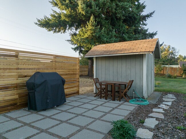Building Photo - 4264 Belmont Dr